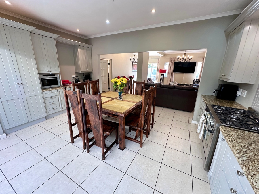 5 Bedroom Property for Sale in Milnerton Central Western Cape
